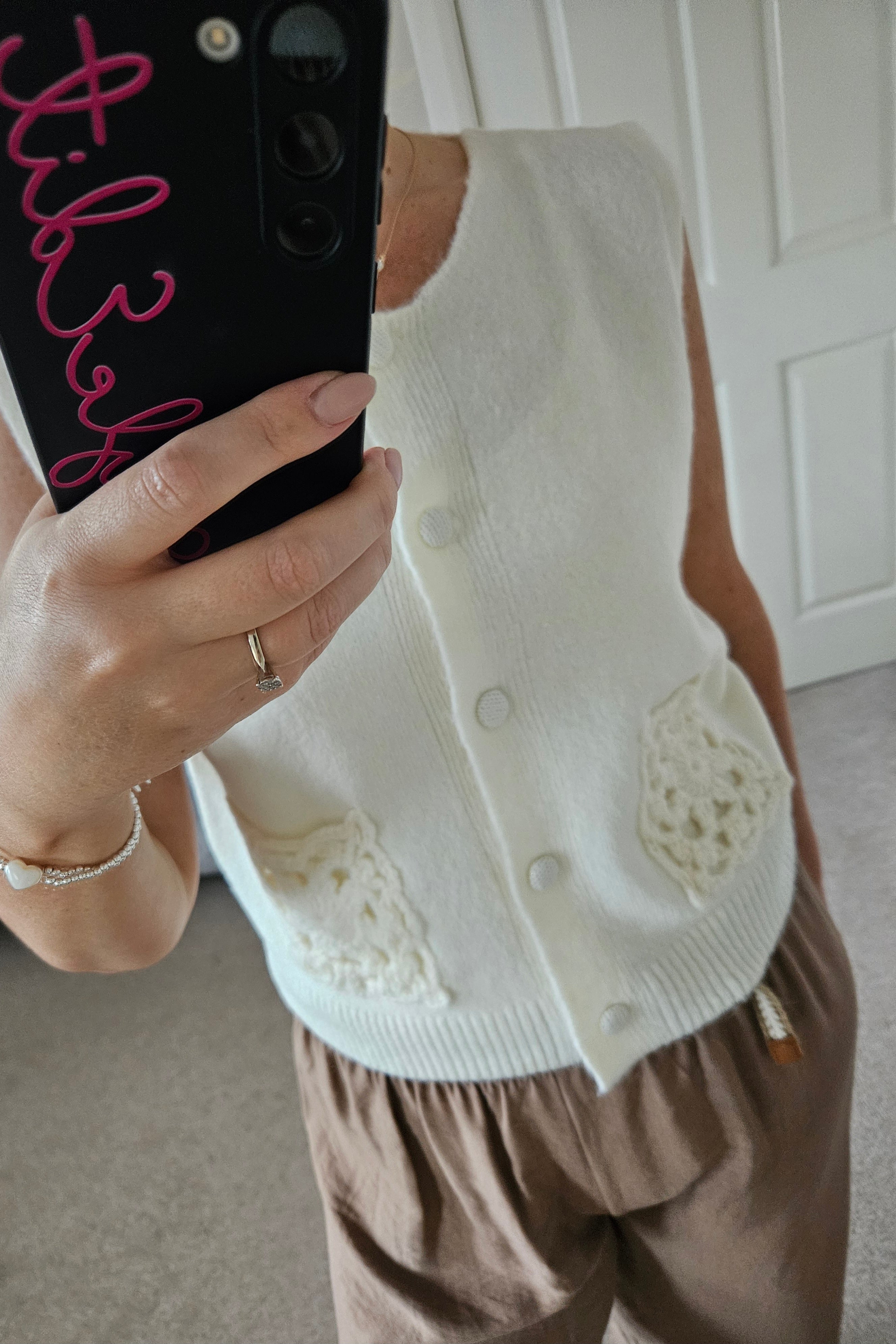Ivy sleeveless knit with crochet pockets - Cream