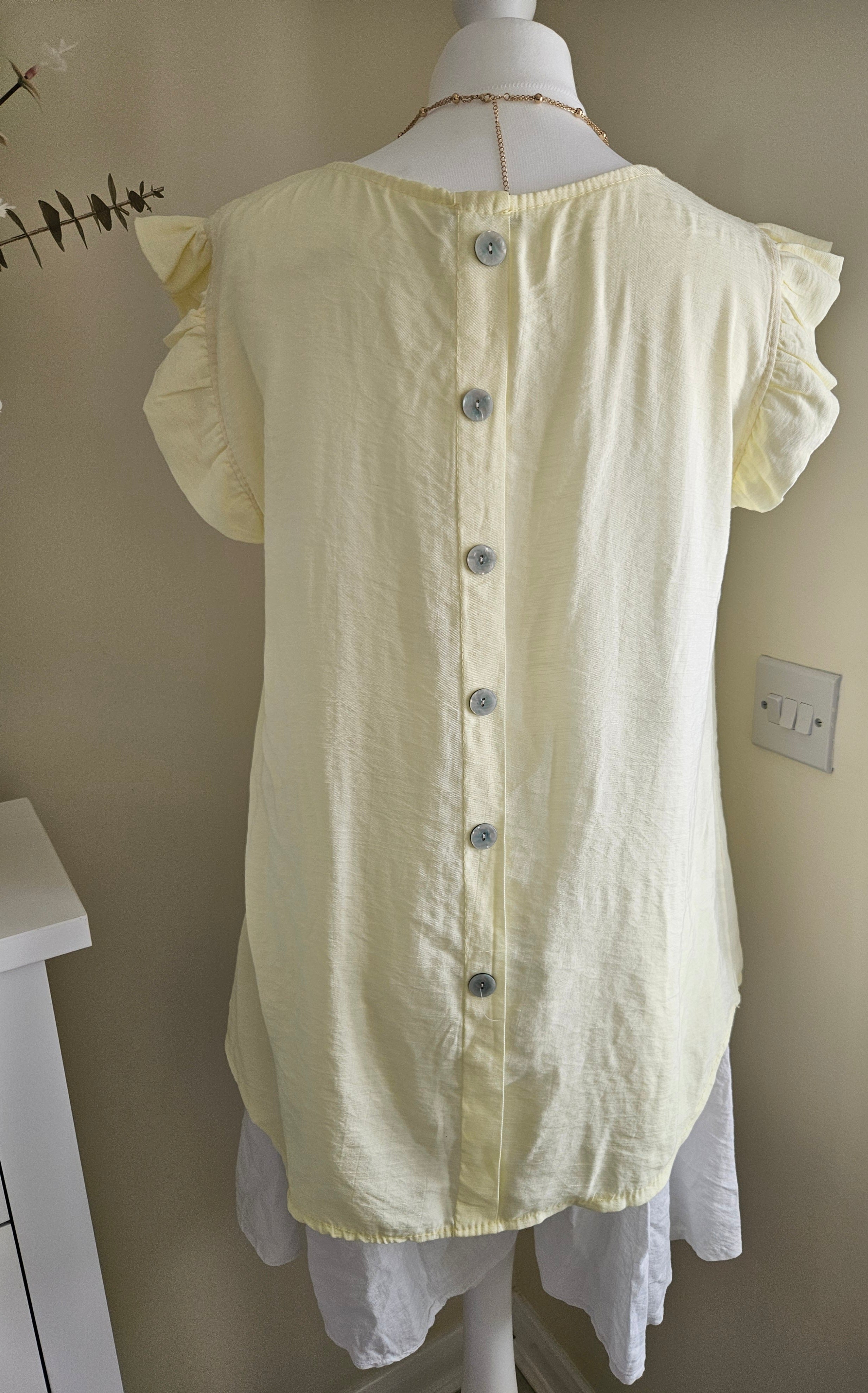 Cleo button back top - Yellow
