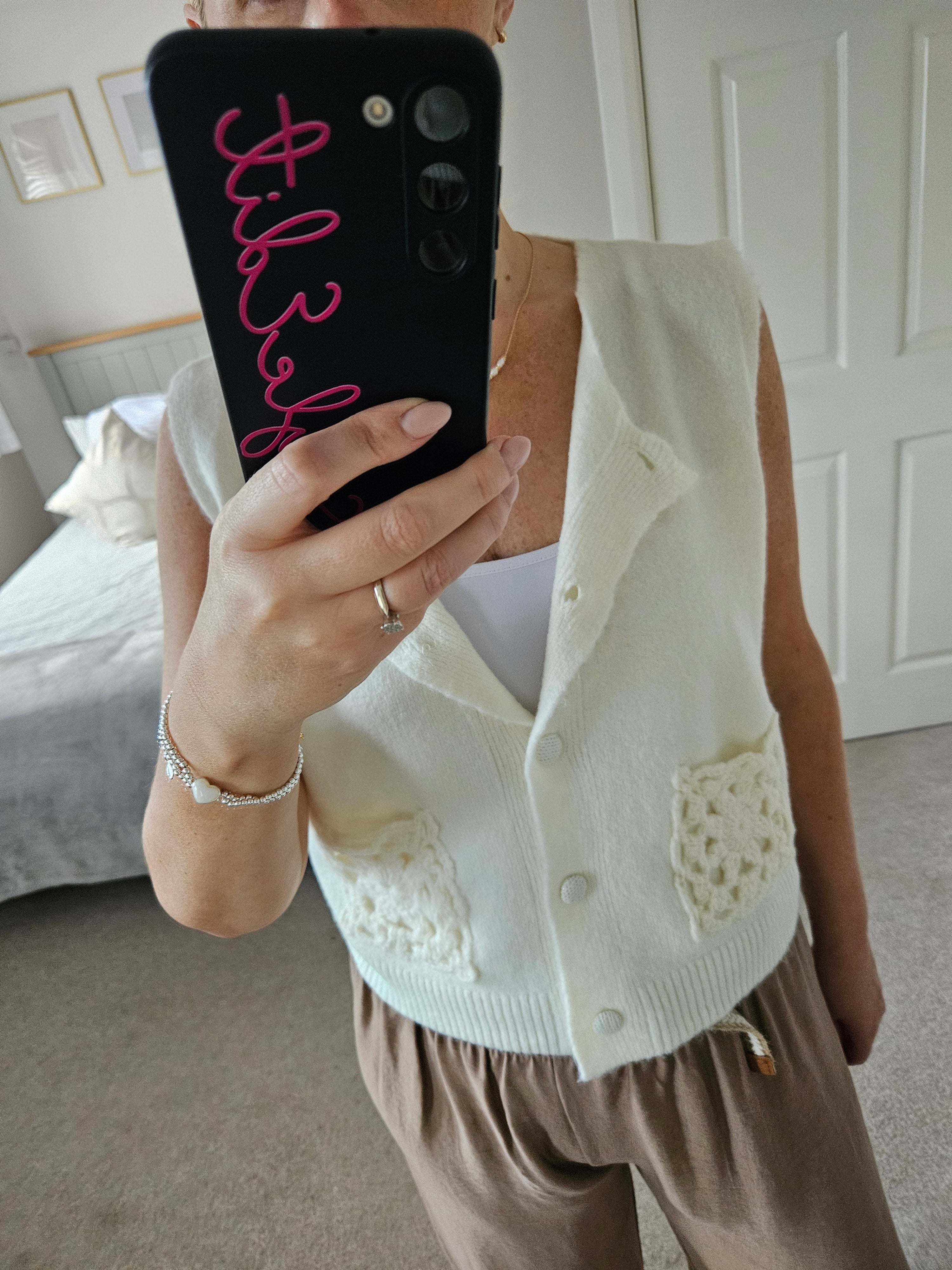 Ivy sleeveless knit with crochet pockets - Cream